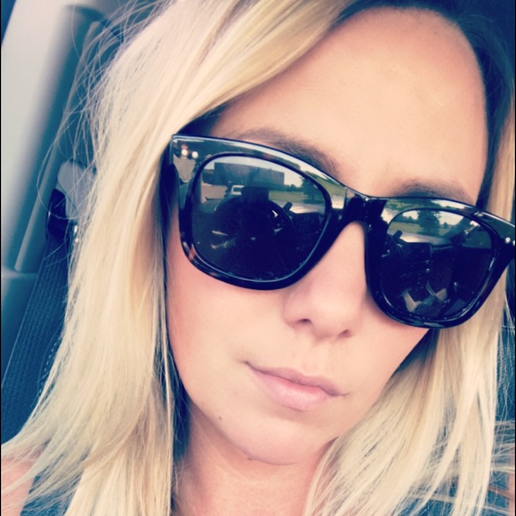 Meet your Posher, Erica - Picture 1 of 4